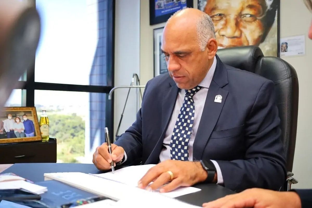 Relatório revela rombo de mais de R$ 3 bilhões deixado por Rogério Cruz na Prefeitura de Goiânia